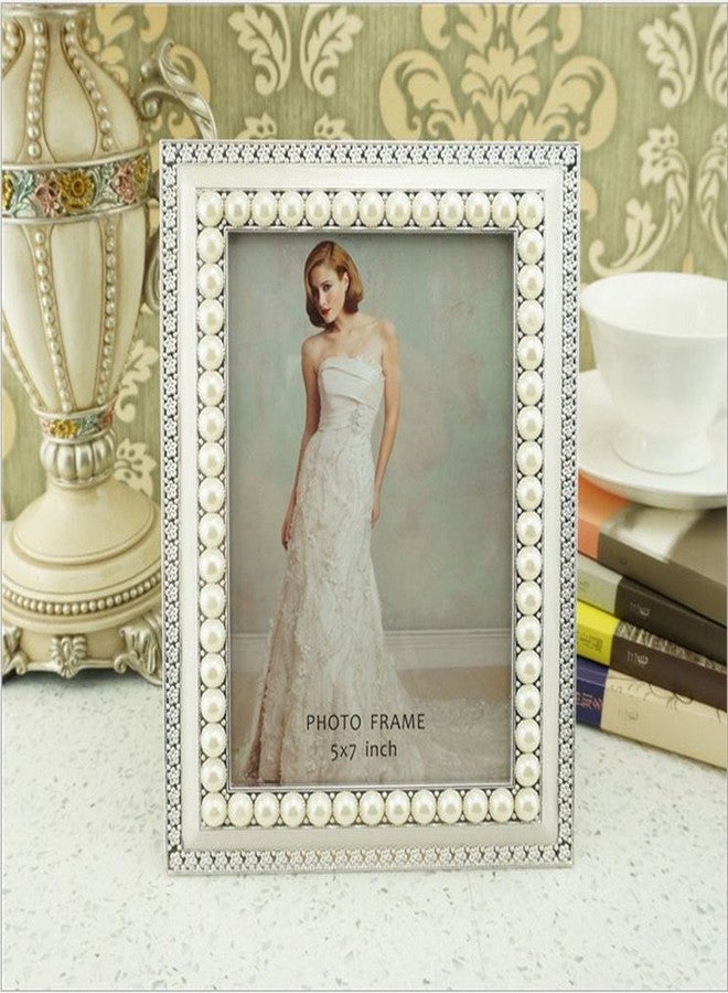 GracesDawn إطار GracesDawn مقاس 5x7 بوصة، مصنوع يدويًا بالكامل، مرصع بخرز أبيض من المحار وبلح البحر النهري، مطلي بالكهرباء بسبائك الزنك الفضية اللامعة. - Image 2